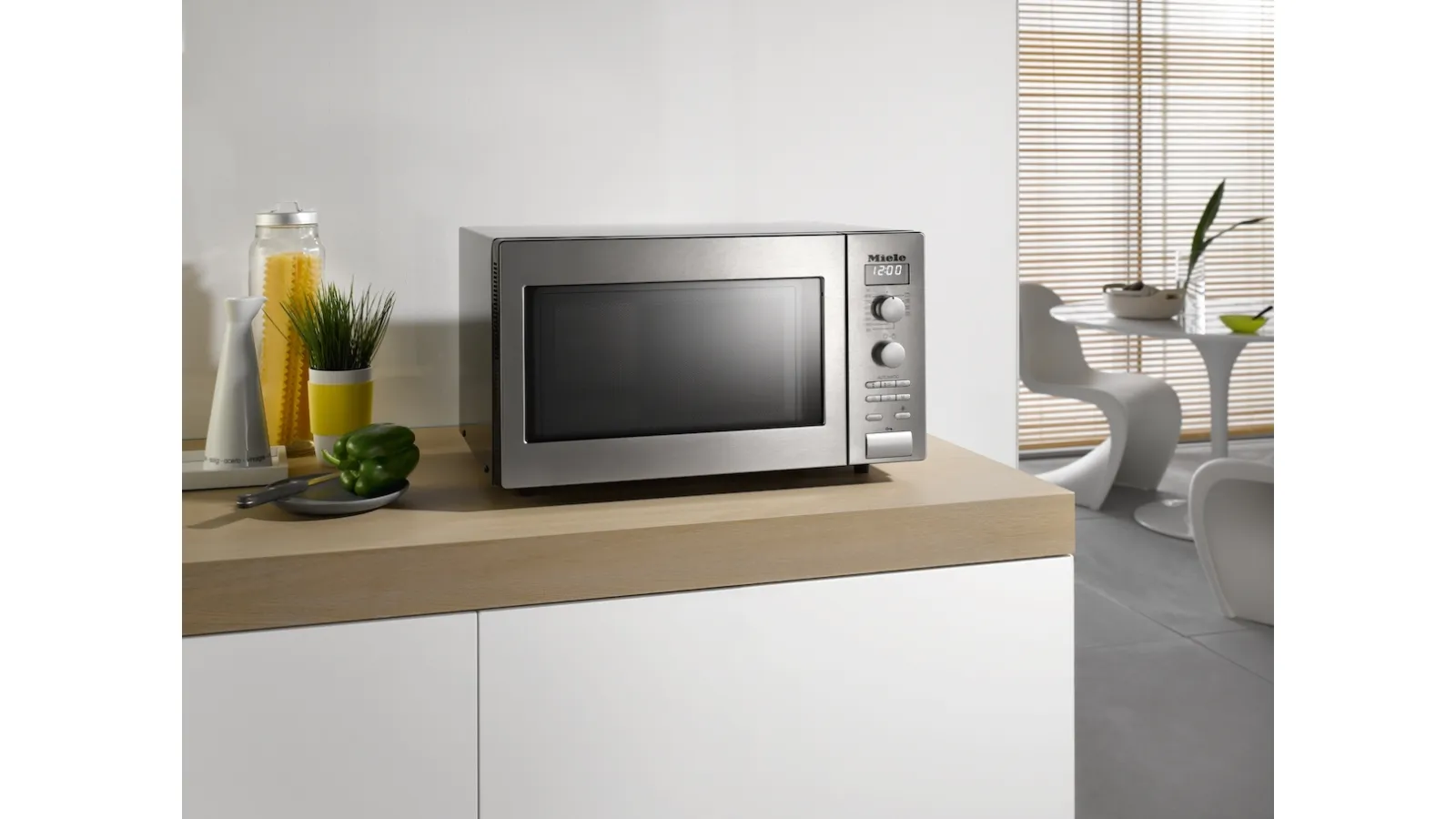 M 6012 SC Microwave Oven with Grill and Automatic Programs by Miele