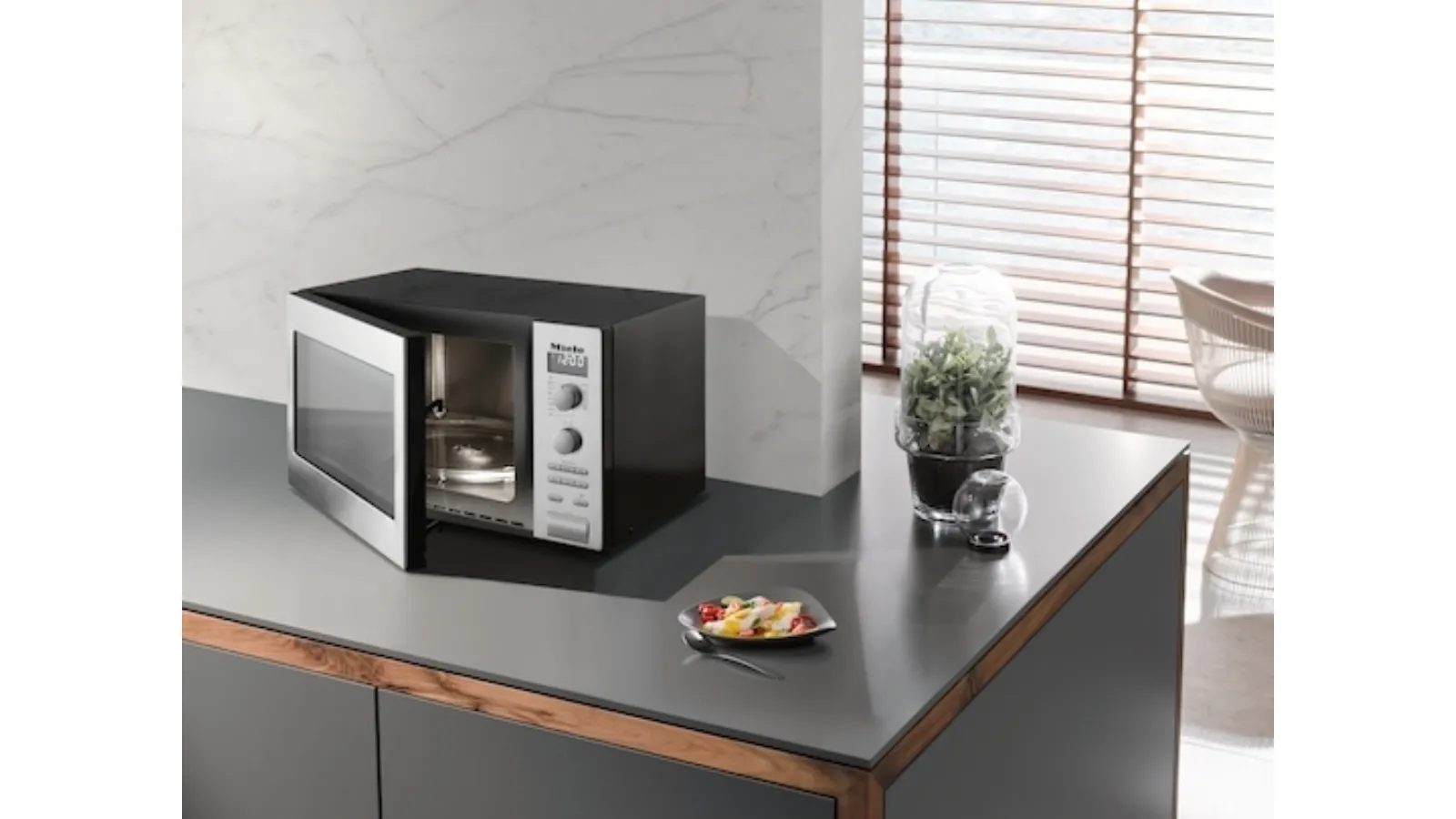 M 6012 SC Microwave Oven with Grill by Miele