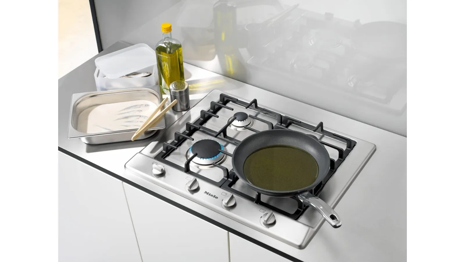 Gas Cooktop with 4 Burners KM 2010 by Miele