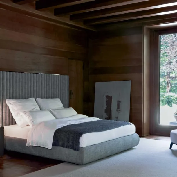 Upholstered fabric bed with Biarritz headboard by Flexform