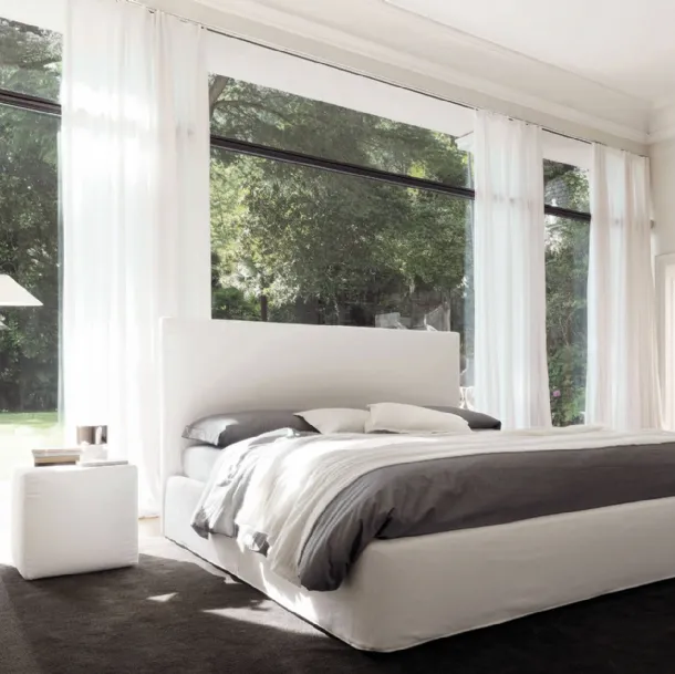 Fabric bed with Blo 118 headboard by Desirèe