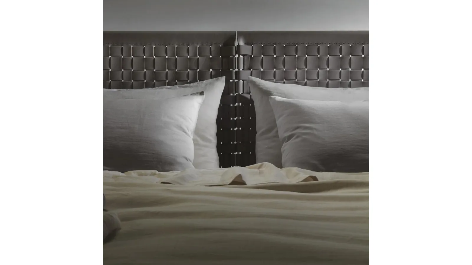 Bed with woven leather headboard Cestone by Flexform