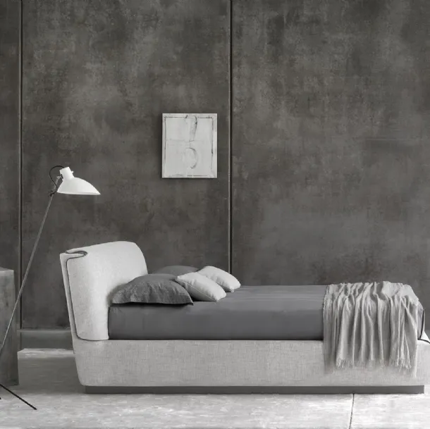 Gentleman double bed by Flou