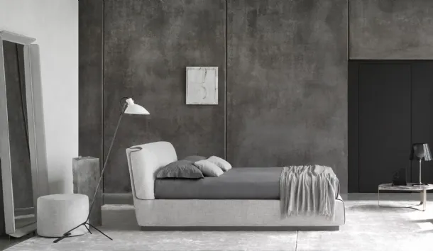 Gentleman double bed by Flou