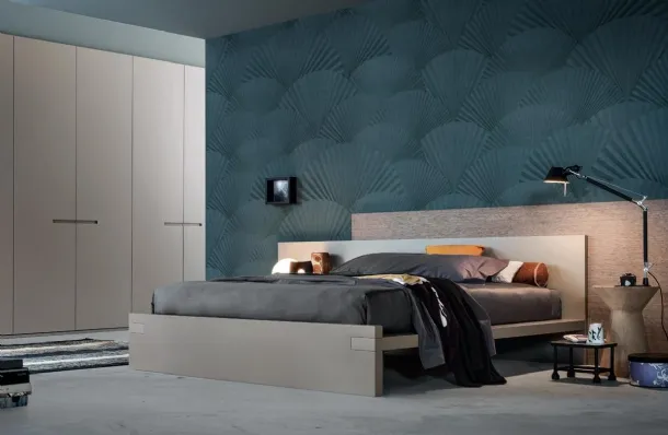 Bed with modern lines in matte lacquer and Hug wood by Giellesse