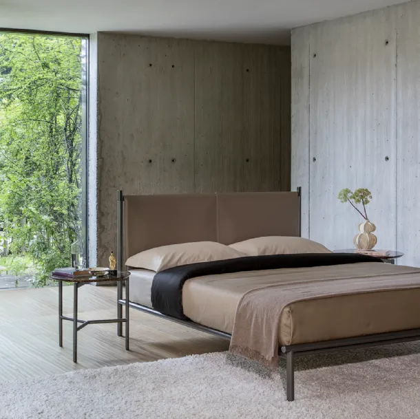 Iko leather bed by Flou