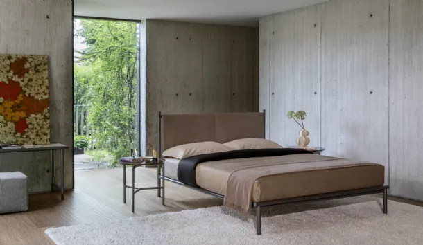 Iko leather bed by Flou