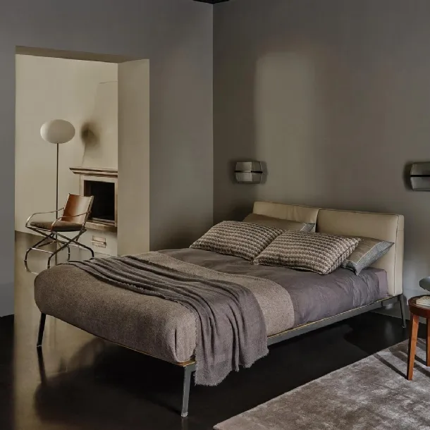 Bed with Lifesteel leather headboard by Flexform