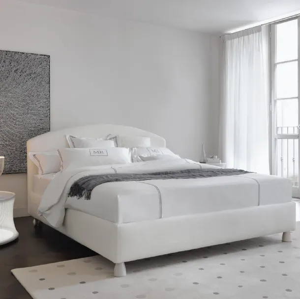 Magnolia fabric bed by Flou