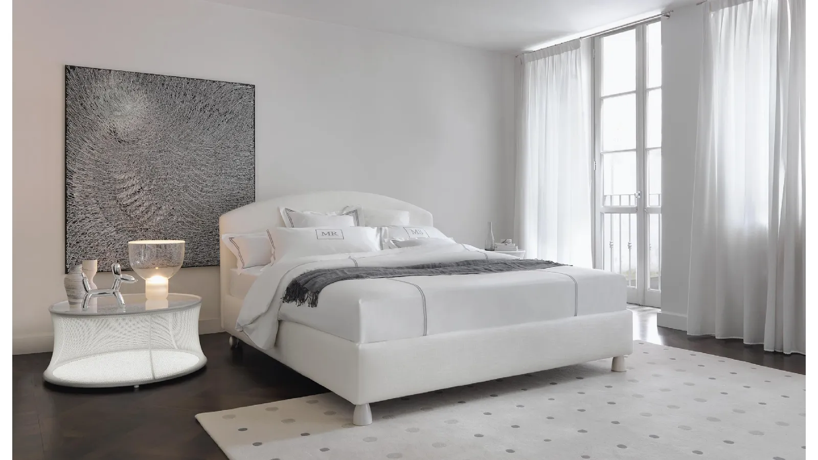 Magnolia fabric bed by Flou