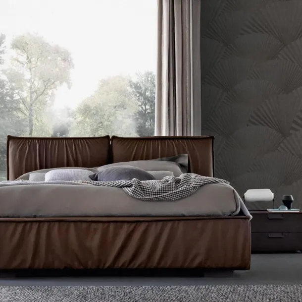 Bed with Music headboard upholstered in soft Giellesse leather