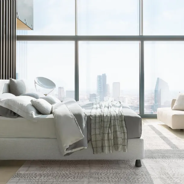 Soft and cozy double bed with padded headboard Notturno 2 by Flou