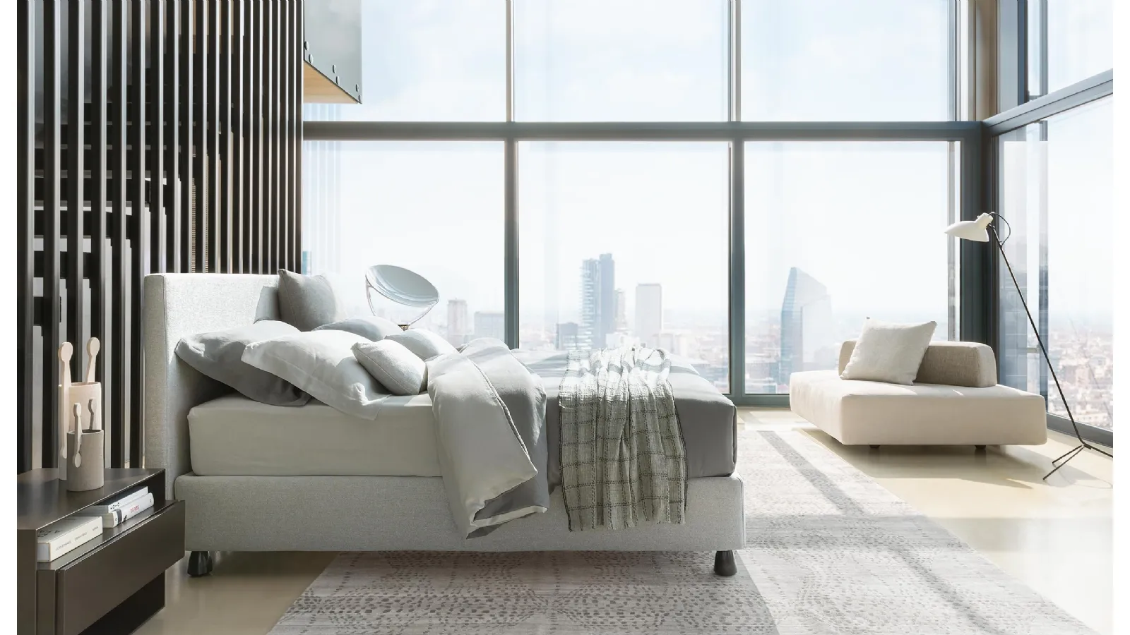Soft and cozy double bed with padded headboard Notturno 2 by Flou