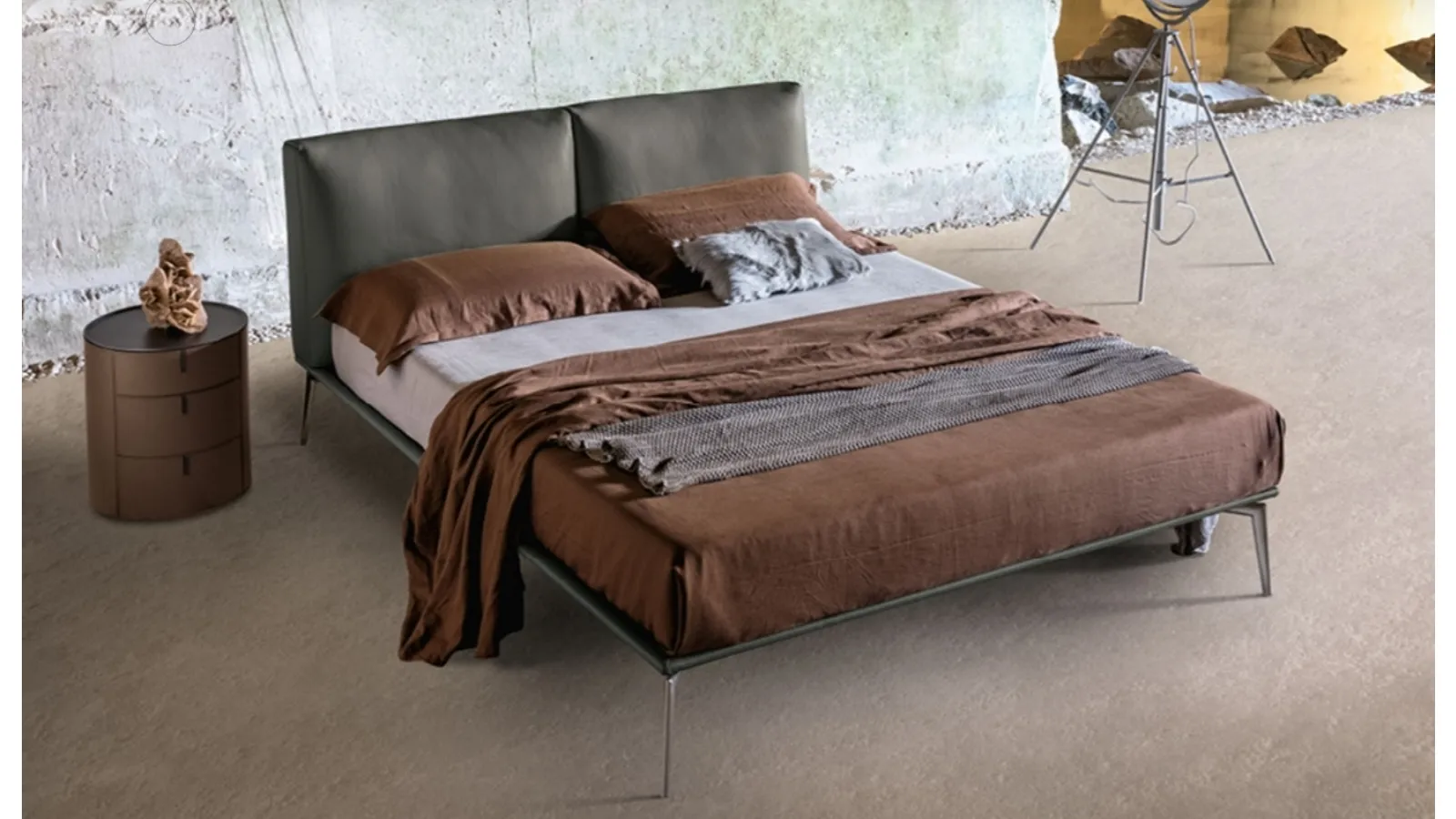 Bed with padded leather headboard Papillon by Alivar
