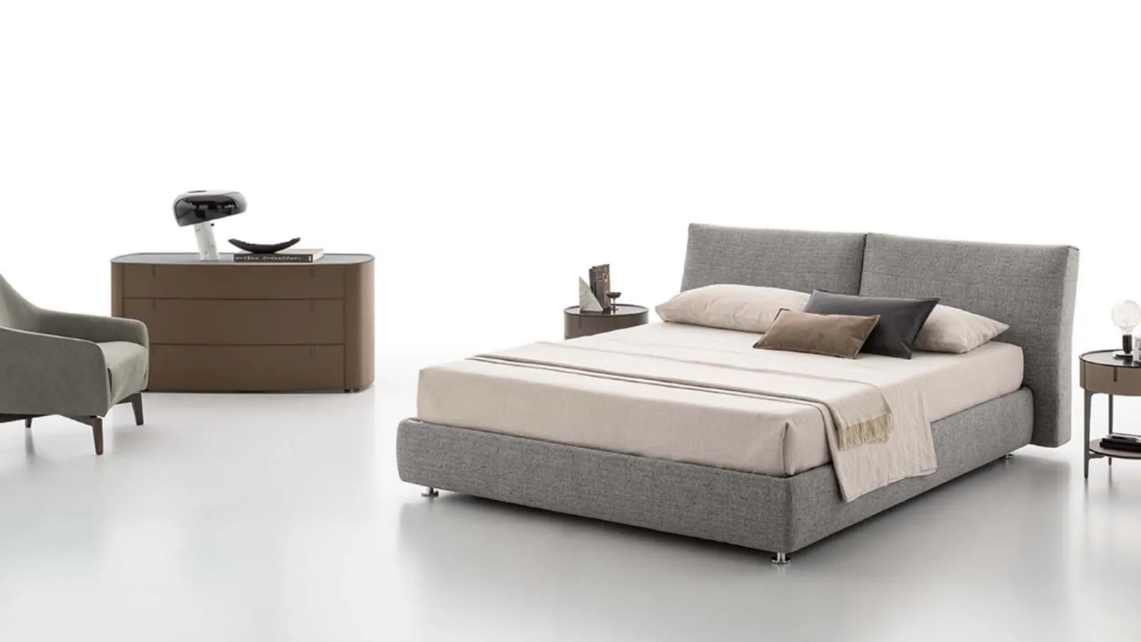 Fabric bed with padded headboard Parsifal by Alivar