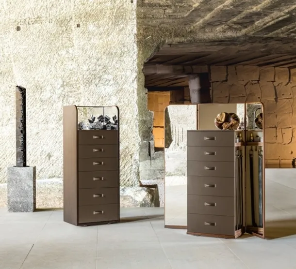 Giano chest of drawers in thermally treated oak with drawers upholstered in Alivar leather