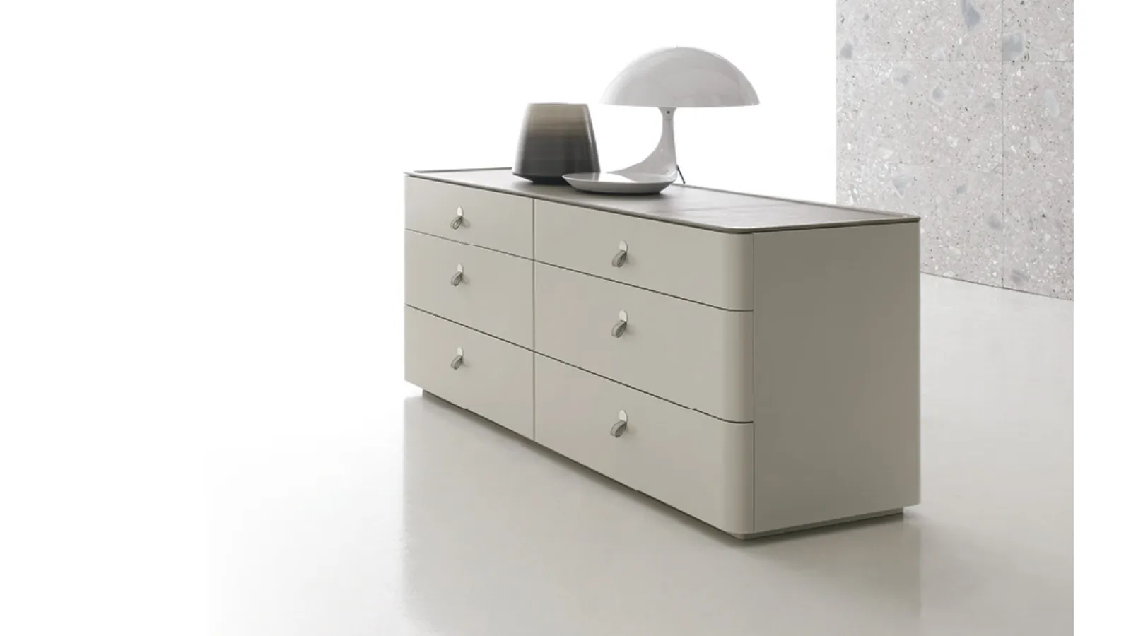 Kube chest of drawers in matte lacquer by Alivar