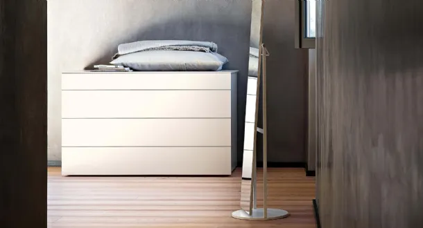 Chest of drawers in matte white lacquer Quarantacinque by Lema