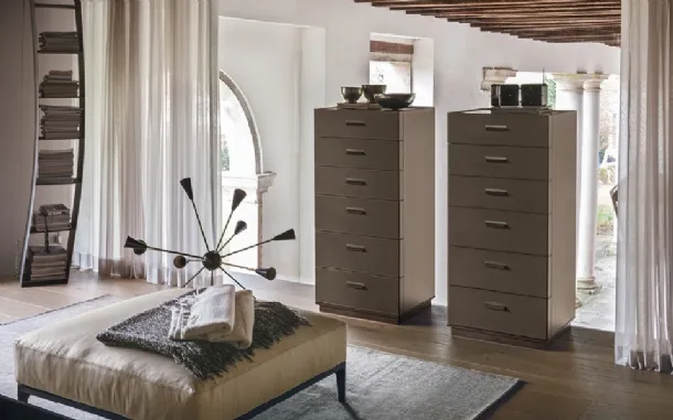 Skin chest of drawers in leather with Alivar marble top