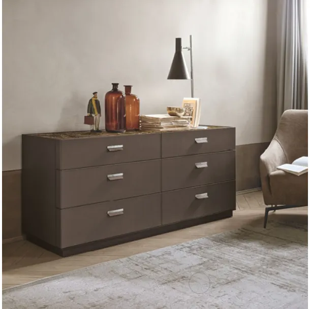 Skin chest of drawers in leather with Alivar marble top