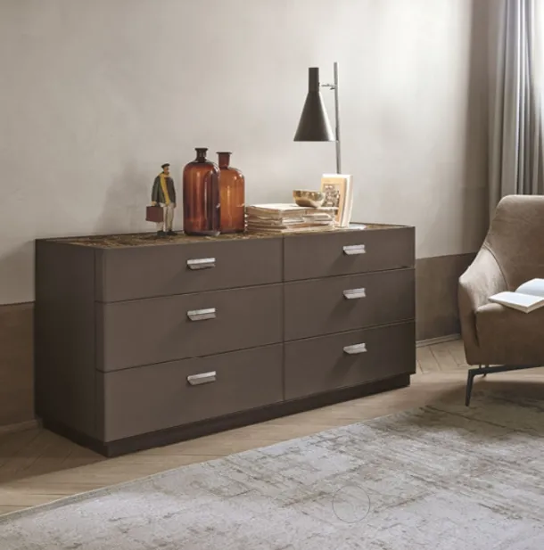 Skin chest of drawers in leather with Alivar marble top