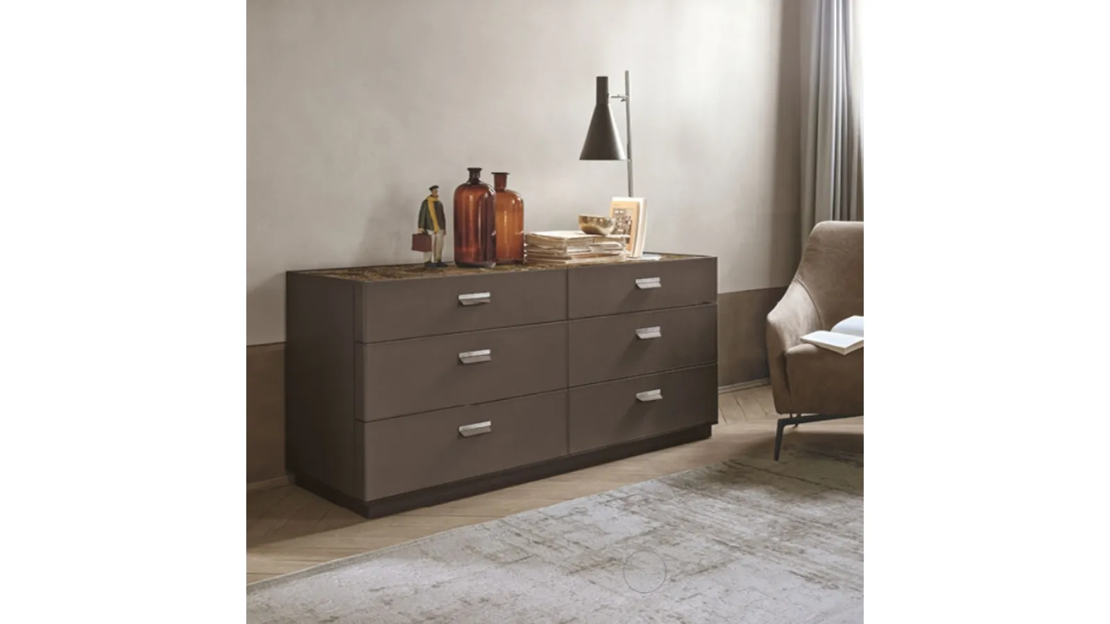 Skin chest of drawers in leather with Alivar marble top