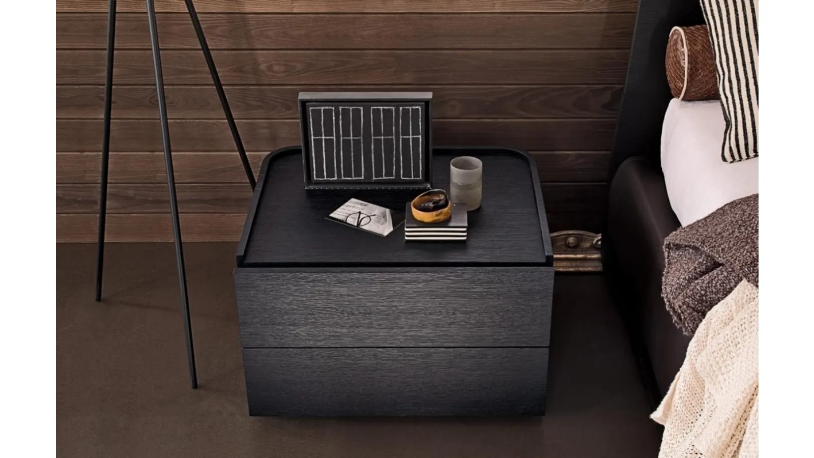 Soft bedside table in wood by Giellesse