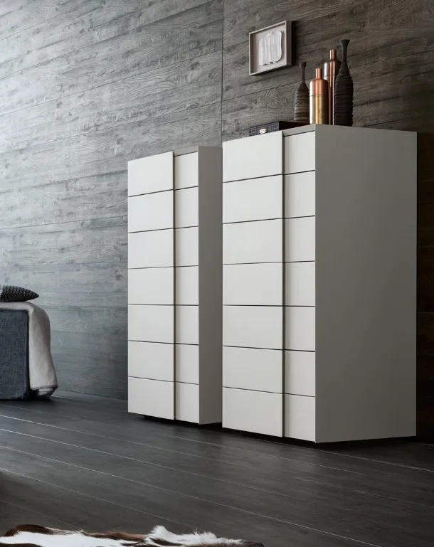 Weekly Twist in lacquered wood by Giellesse