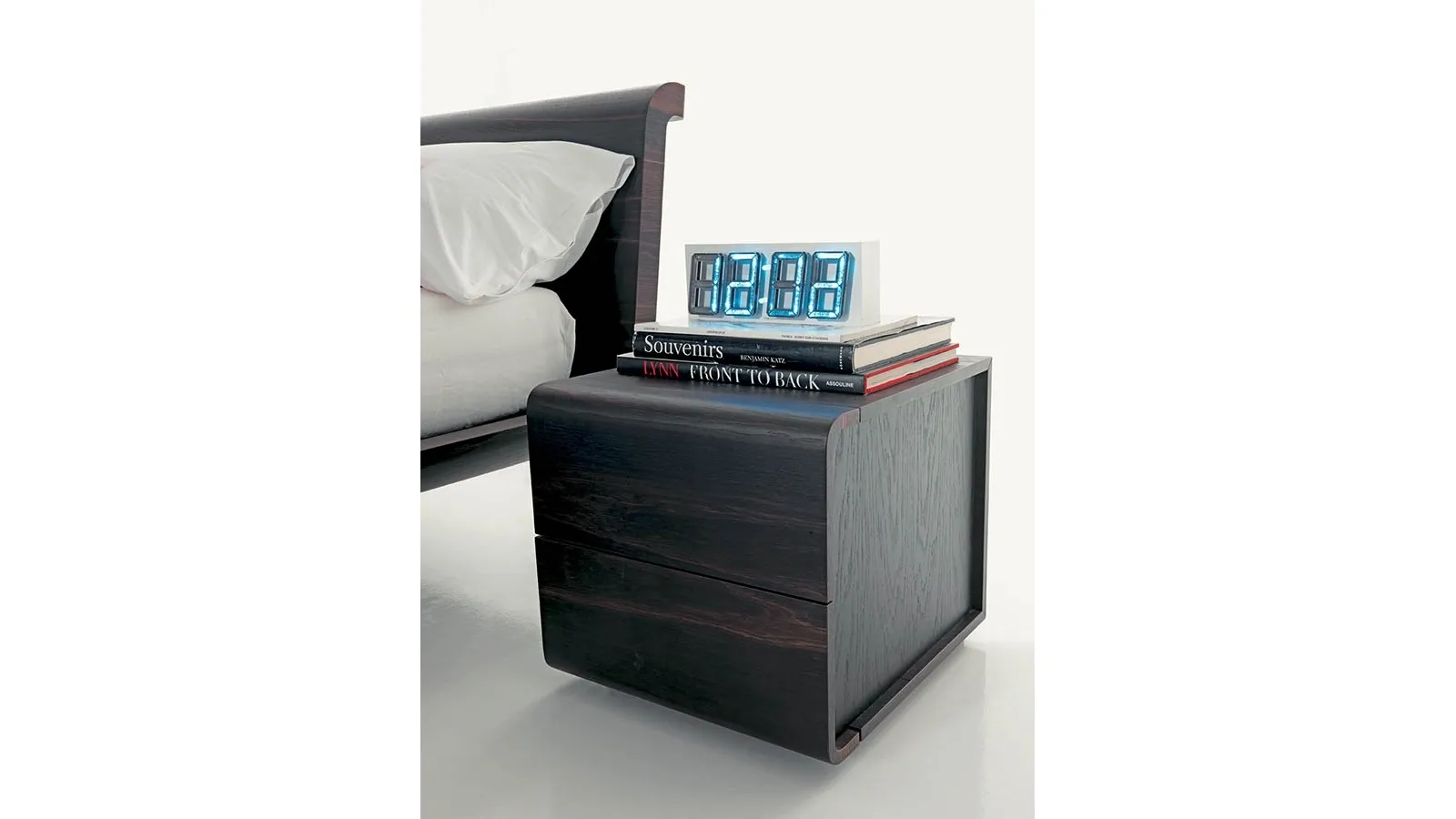 Volo Nightstand in Fimar Wood