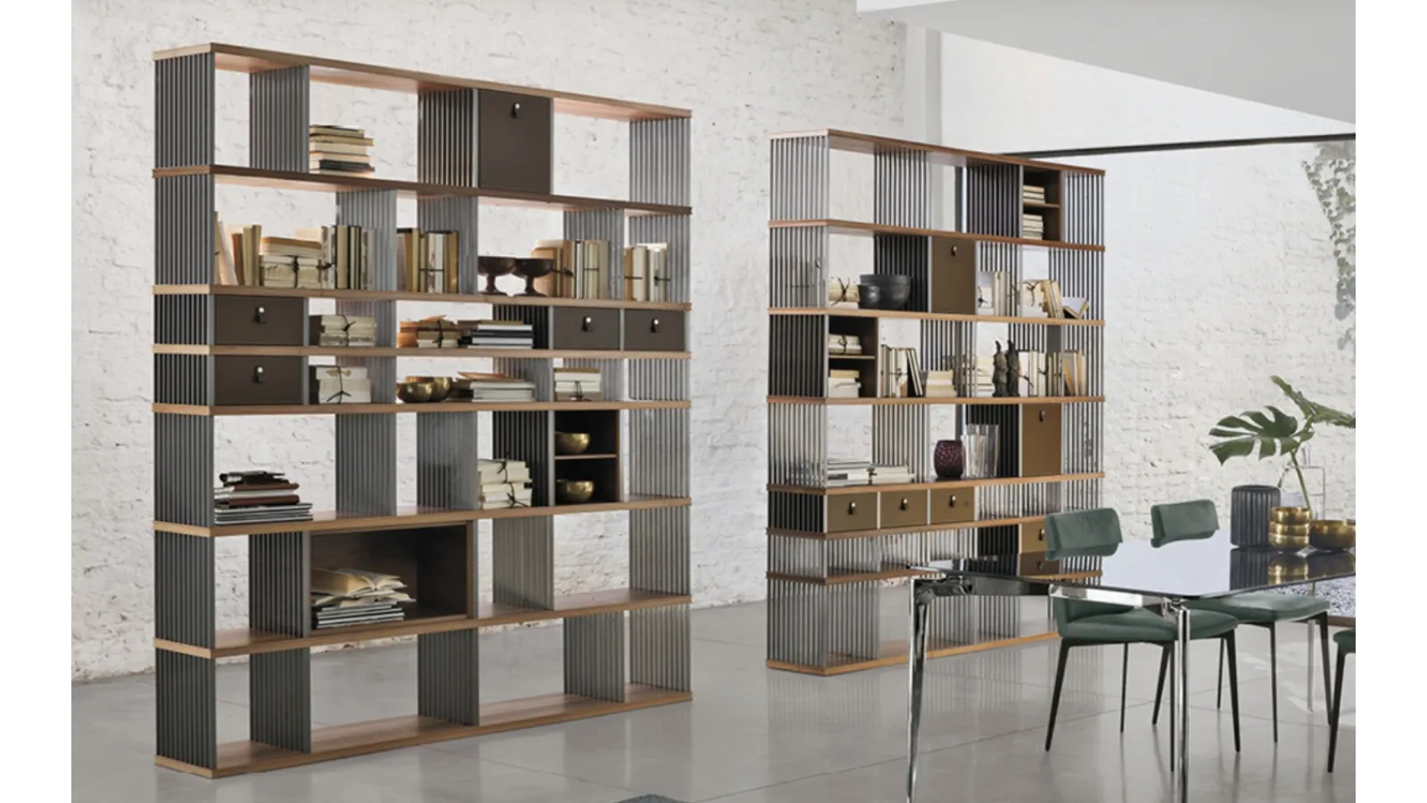 Diesys steel bookcase with Alivar wood shelves