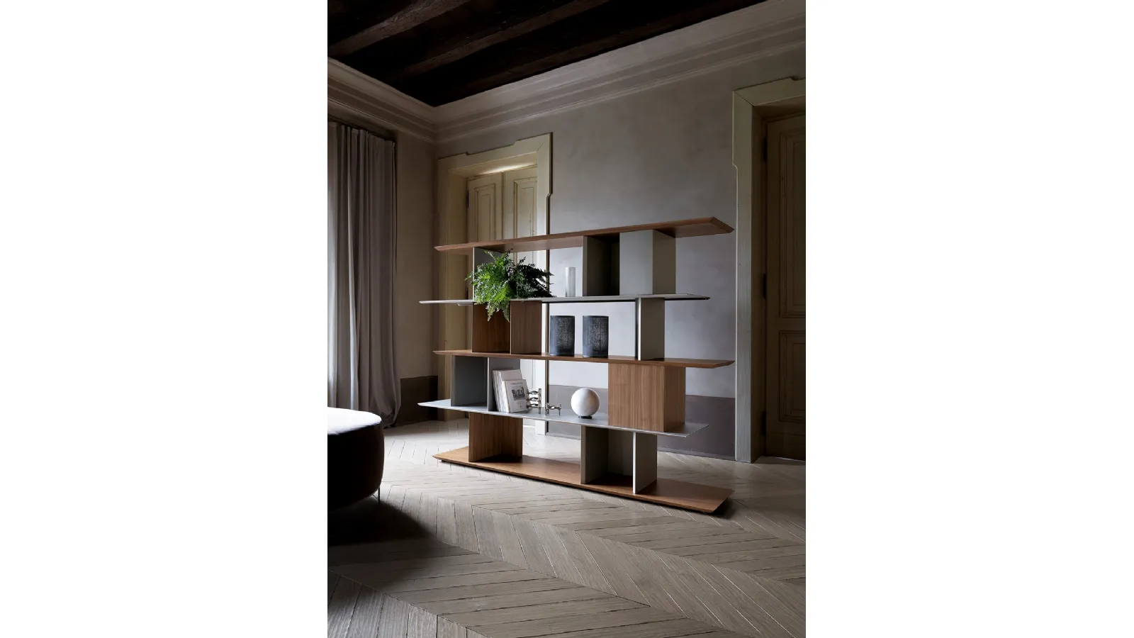 Modular magnetic wooden and painted metal partition bookshelf Libera 45 by Ronda Design