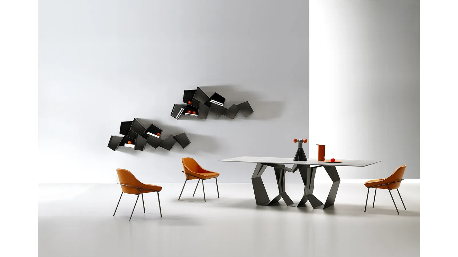 Wall-mounted bookshelf composed of irregular polygons in painted metal W Su Line by Ronda Design