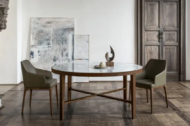 Leather chair with armrests and wooden frame Amanda Comfort by Alivar