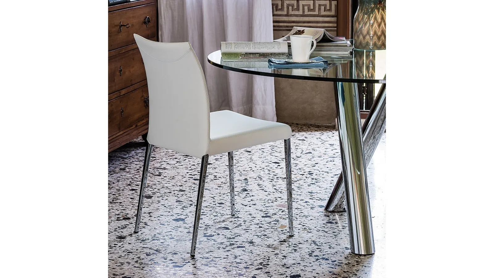 Anna chair in faux leather by Cattelan Italia