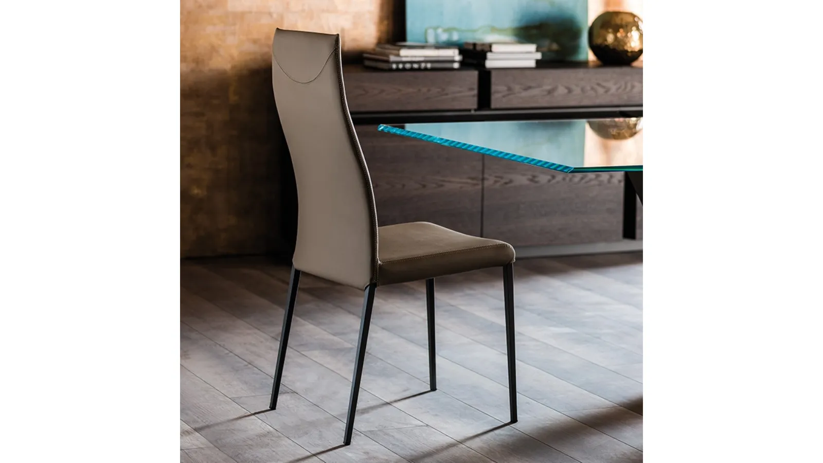 Anna chair in faux leather with high back by Cattelan Italia