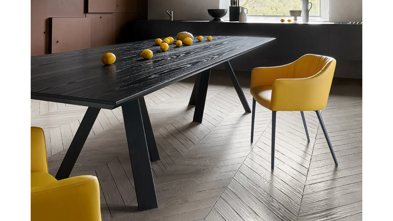 Asana leather chair with armrests by Ronda Design