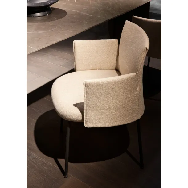 Fabric armchair with soft and enveloping design Ayra by Lema