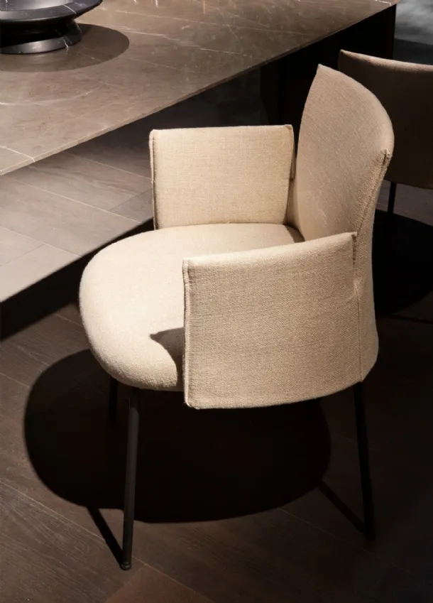 Fabric armchair with soft and enveloping design Ayra by Lema