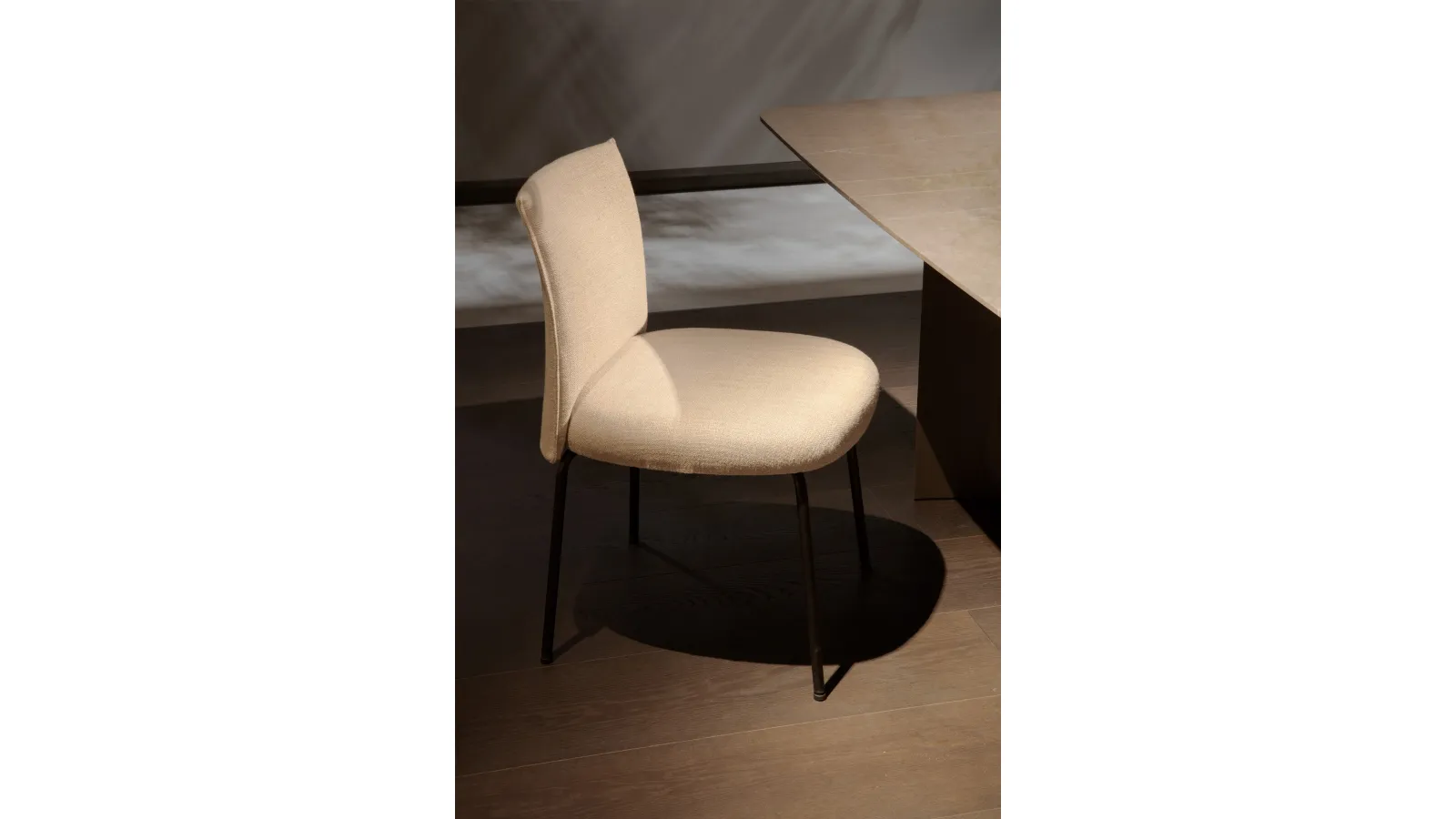 Armless fabric chair with soft and enveloping design Ayra by Lema