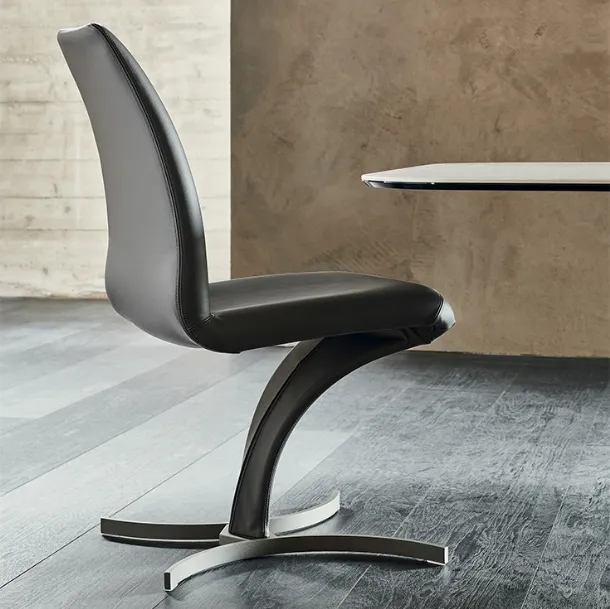 Design chair with steel base and leather upholstery Betty by Cattelan Italia
