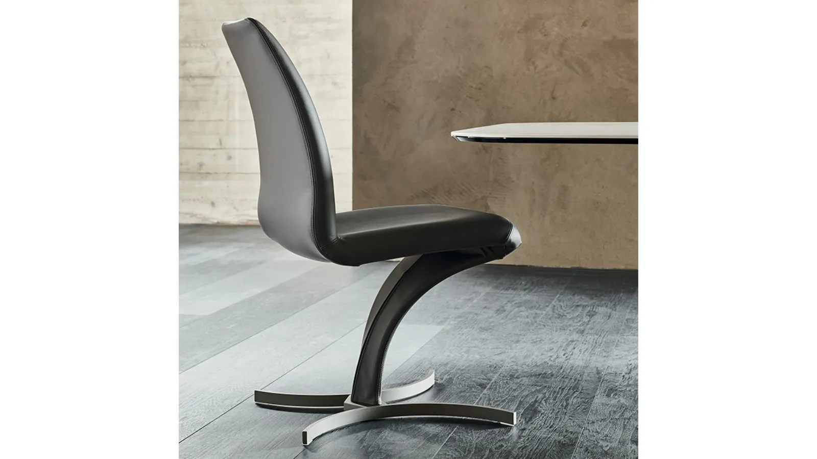 Design chair with steel base and leather upholstery Betty by Cattelan Italia