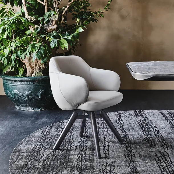 Bombè swivel leather chair by Cattelan Italia