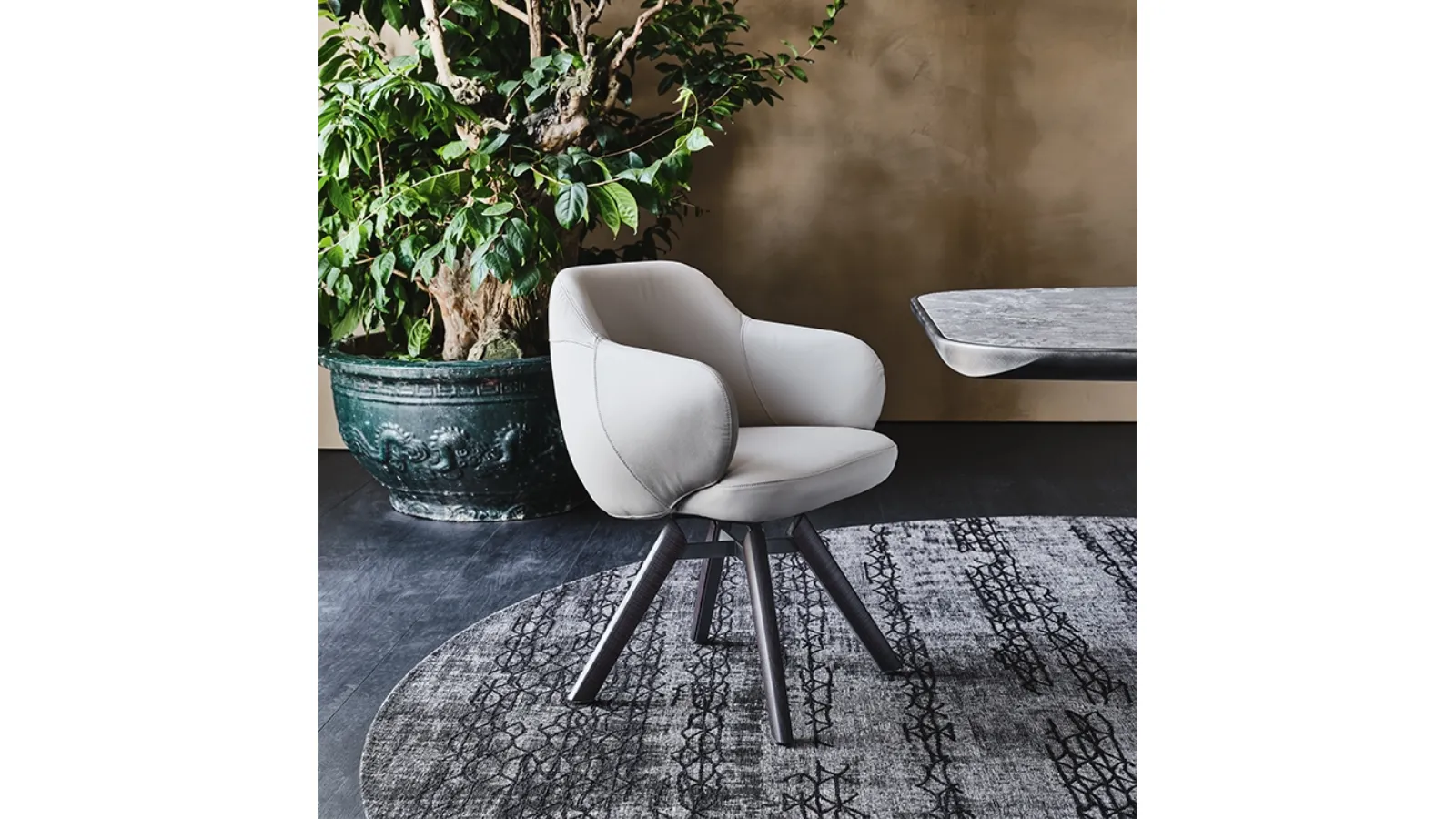 Bombè swivel leather chair by Cattelan Italia