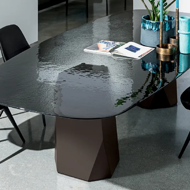 Cadira S Cone Shaped Chair in leather with metal base by Sovet
