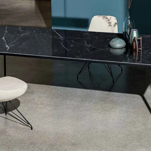 Cadira S Wire Chair in fabric with metal base by Sovet