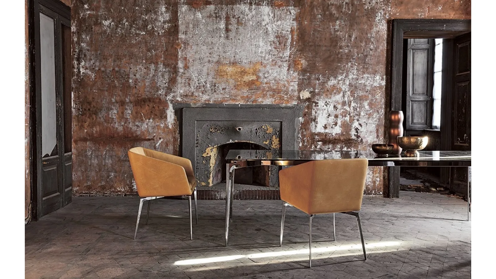 Fixed chair with chrome-plated aluminum legs and Denise leather seat by Alivar