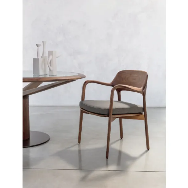 Chair with armrests and solid canaletta walnut structure with upholstered seat in Ella fabric by Porada