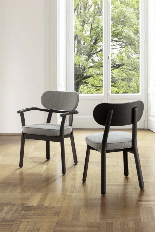 Chair with or without armrests Evelin with solid ash wood frame and Porada fabric upholstery