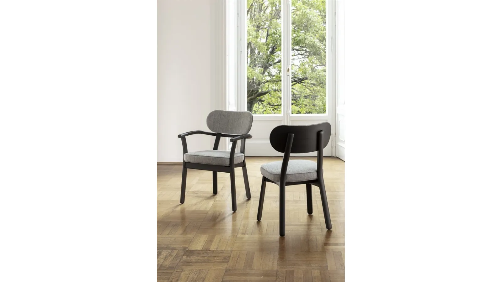 Chair with or without armrests Evelin with solid ash wood frame and Porada fabric upholstery