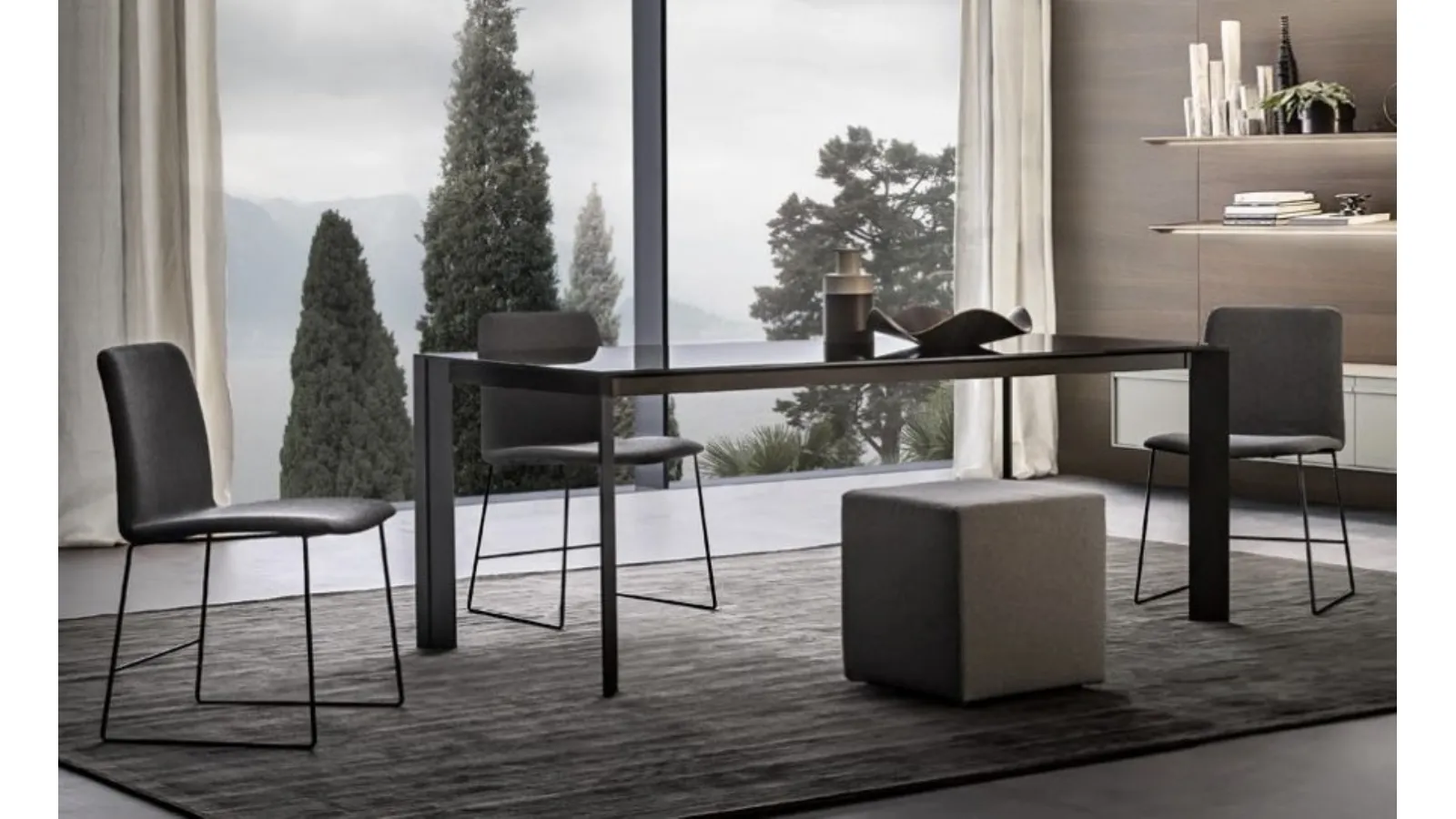 Kell chair in fabric with lacquered metal base by Giellesse